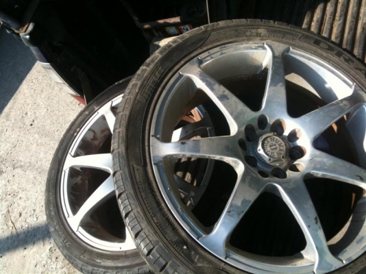 แม๊กญี่ปุ่น 2 วง สภาพเดิมเดิม  5 รู  100/114  ขอบ 17 ครับ