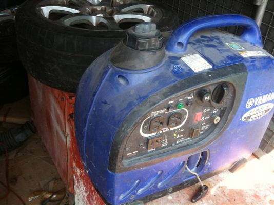 เครื่องปั่นไฟเก่าญี่ปุ่น เครื่องยนต์ 4 จังหวะ ไฟ 110 V. เครื่องปั่นไฟเก่าญี่ปุ่น เครื่องยนต์ 4 จังหวะ ไฟ 110 V.