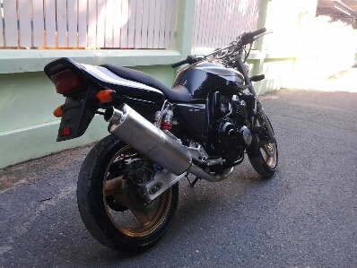 Honda cb 400 super 4 y 95 ครีบเต็ม เครื่อง แห้ง แน่น ๆ เงียบ ๆ ท่อ นอก ดังเพราะ อินวอย รถสวย ขี่ดีมาก บิดติดมือ ของเลว เปลี่ยน ใหม่ หมด หัวเทียนใหม่ 0800184801 บัติ ลพบุรี