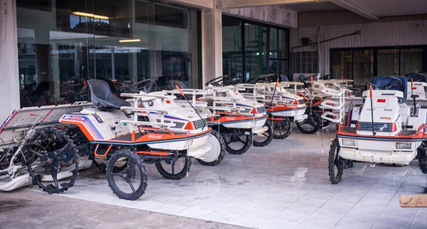 รถดำนา Kubota 6แถว สีเดิม มือสองญี่ปุ่น สภาพดี www.navatractor.com