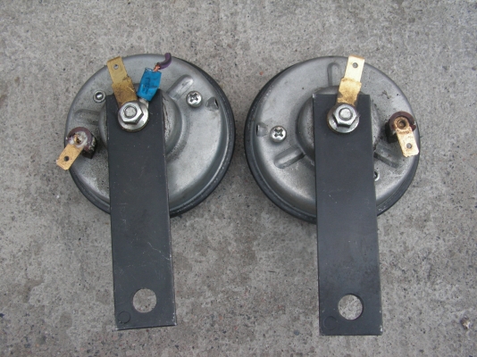 แตร์รถนิสสันคุณกาญจน์อยู่ชุมพรรับไปดูแลต่อแล้วครับ