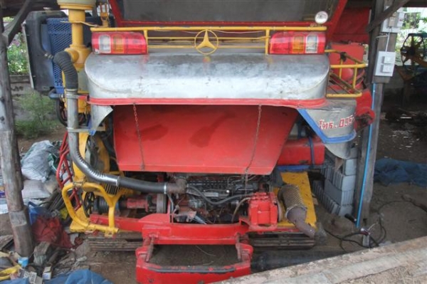 ขายรถเกี่ยวข้าว1คัน+รถเทลเลอร์1 คัน ใช้งานนาปี เจ้าของขายเอง