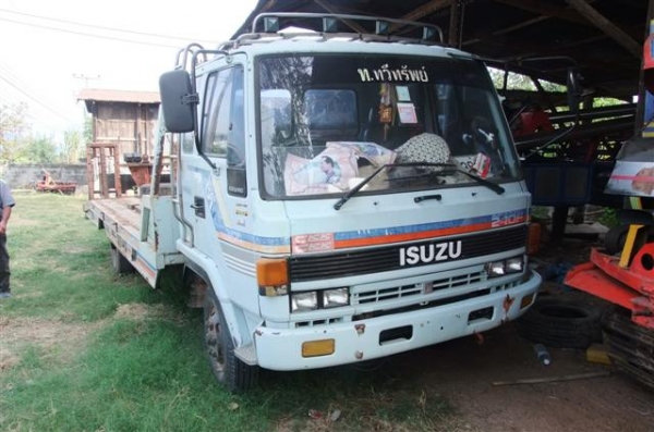 ขายรถเกี่ยวข้าว1คัน+รถเทลเลอร์1 คัน ใช้งานนาปี เจ้าของขายเอง