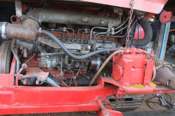 ขายรถเกี่ยวข้าว1คัน+รถเทลเลอร์1 คัน ใช้งานนาปี เจ้าของขายเอง