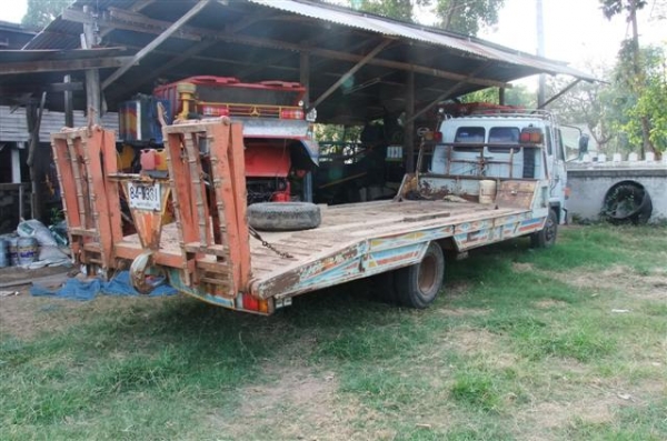 ขายรถเกี่ยวข้าว1คัน+รถเทลเลอร์1 คัน ใช้งานนาปี เจ้าของขายเอง