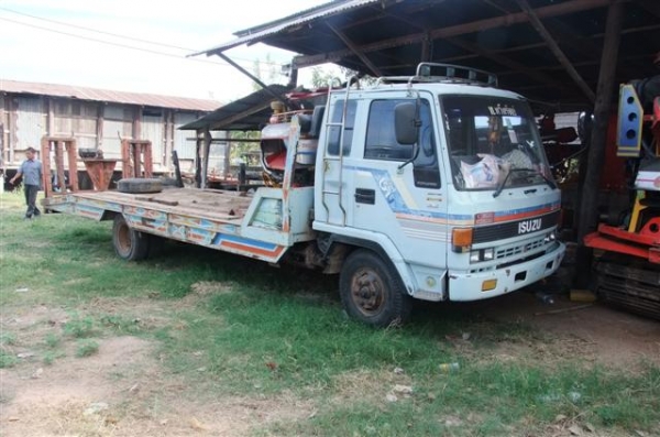 ขายรถเกี่ยวข้าว1คัน+รถเทลเลอร์1 คัน ใช้งานนาปี เจ้าของขายเอง