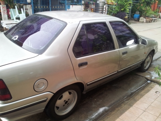 ต้องการขายรถเก๋งเรนโนลว์ R19