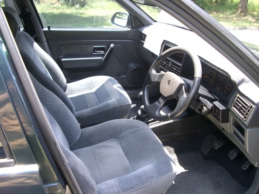 ต้องการขายรถเก๋งเรนโนลว์ R19