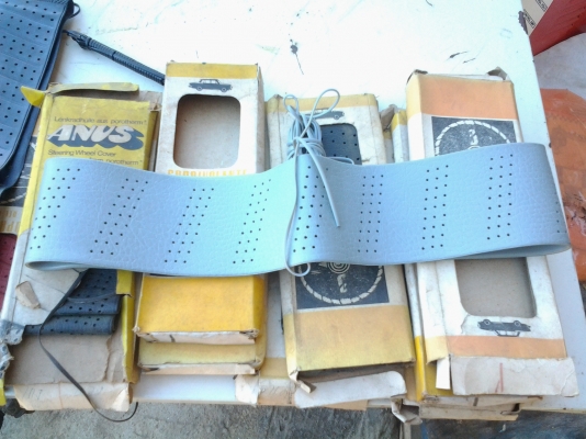 JOECLASSICขายหนังหุ้มพวงมาลัยใช้หุ้มรฤรุ่นเก่าได้เลยมีหลายลายหลายสี.เก่าเก็บราคา450พร้อมส่ง..