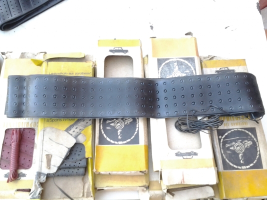 JOECLASSICขายหนังหุ้มพวงมาลัยใช้หุ้มรฤรุ่นเก่าได้เลยมีหลายลายหลายสี.เก่าเก็บราคา450พร้อมส่ง..