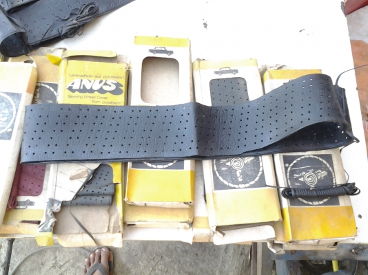 JOECLASSICขายหนังหุ้มพวงมาลัยใช้หุ้มรฤรุ่นเก่าได้เลยมีหลายลายหลายสี.เก่าเก็บราคา450พร้อมส่ง..