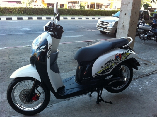 Scoopy i สภาพป้ายแดง