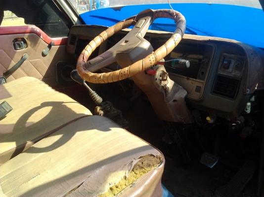 ISUZU BUDDY 2.5 MT รถสภาพดีพร้อมใช้งานได้เลย แถมอุปกรณ์ปั๊มน้ำที่มีอยู่ให้หมดเลยครับ ใช้ทำเป็นรถรดน้ำในไร่สวนมากๆครับ เครื่องดี ช่วงล่างคัชซีไม่ผุ หัวเก๋ง 4 ล้อรถตู้ ISUZU BUDDY สภาพดีไม่ผุ พร้อมใช้งานได้เลย เอกสารเล่มทะเบียนครบ ราคาต่อรองได้ครับ