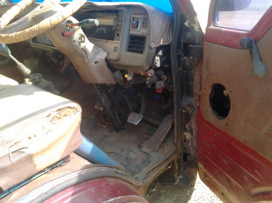 ISUZU BUDDY 2.5 MT รถสภาพดีพร้อมใช้งานได้เลย แถมอุปกรณ์ปั๊มน้ำที่มีอยู่ให้หมดเลยครับ ใช้ทำเป็นรถรดน้ำในไร่สวนมากๆครับ เครื่องดี ช่วงล่างคัชซีไม่ผุ หัวเก๋ง 4 ล้อรถตู้ ISUZU BUDDY สภาพดีไม่ผุ พร้อมใช้งานได้เลย เอกสารเล่มทะเบียนครบ ราคาต่อรองได้ครับ