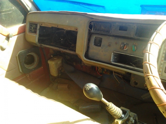 ISUZU BUDDY 2.5 MT รถสภาพดีพร้อมใช้งานได้เลย แถมอุปกรณ์ปั๊มน้ำที่มีอยู่ให้หมดเลยครับ ใช้ทำเป็นรถรดน้ำในไร่สวนมากๆครับ เครื่องดี ช่วงล่างคัชซีไม่ผุ หัวเก๋ง 4 ล้อรถตู้ ISUZU BUDDY สภาพดีไม่ผุ พร้อมใช้งานได้เลย เอกสารเล่มทะเบียนครบ ราคาต่อรองได้ครับ