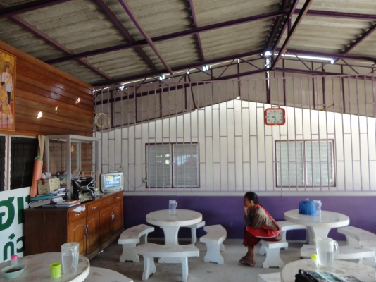 ฝากขายที่ดินพร้อมอาคาร เนื้อที่ 80 ตารางวา หน้ากว้าง 10 เมตรสนใจติดต่อโทร.083-713-8467