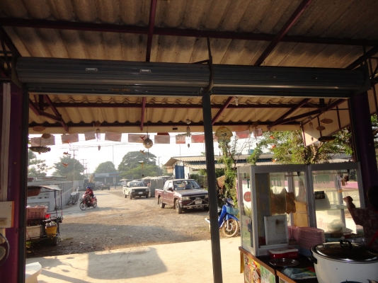 ฝากขายที่ดินพร้อมอาคาร เนื้อที่ 80 ตารางวา หน้ากว้าง 10 เมตรสนใจติดต่อโทร.083-713-8467