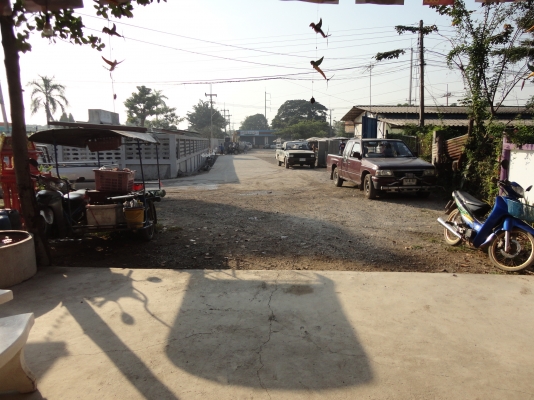 ฝากขายที่ดินพร้อมอาคาร เนื้อที่ 80 ตารางวา หน้ากว้าง 10 เมตรสนใจติดต่อโทร.083-713-8467