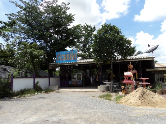 ฝากขายที่ดินพร้อมอาคาร เนื้อที่ 80 ตารางวา หน้ากว้าง 10 เมตรสนใจติดต่อโทร.083-713-8467