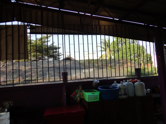 ฝากขายที่ดินพร้อมอาคาร เนื้อที่ 80 ตารางวา หน้ากว้าง 10 เมตรสนใจติดต่อโทร.083-713-8467