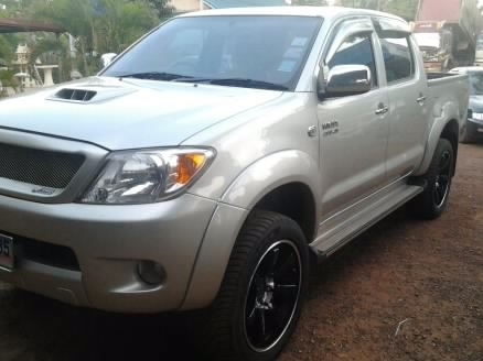 TOYOTA HILUX VIGO D4D Double Cab  3.0 MT 4WD ปี 2006 รถบ้านสวยจัดไม่เคยมีอุบัติเหตุหนัก คานหน้าหลังคาทุกชิ้นเดิมๆ ชุดแต่งเต็มเครื่องเสียง+ล้อแม็กขอบ 20 รวมทั้งอุปกรณ์ชุดเดิมอยู่ครบหมดเกือบ 2 แสนเจ้าของใช้รักษามาก ทะเบียนภาษีครบไม่ขาดพร้อมโอนครับ