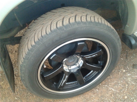 TOYOTA HILUX VIGO D4D Double Cab  3.0 MT 4WD ปี 2006 รถบ้านสวยจัดไม่เคยมีอุบัติเหตุหนัก คานหน้าหลังคาทุกชิ้นเดิมๆ ชุดแต่งเต็มเครื่องเสียง+ล้อแม็กขอบ 20 รวมทั้งอุปกรณ์ชุดเดิมอยู่ครบหมดเกือบ 2 แสนเจ้าของใช้รักษามาก ทะเบียนภาษีครบไม่ขาดพร้อมโอนครับ