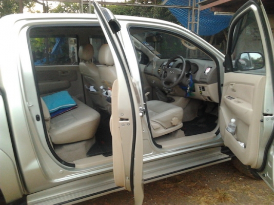 TOYOTA HILUX VIGO D4D Double Cab  3.0 MT 4WD ปี 2006 รถบ้านสวยจัดไม่เคยมีอุบัติเหตุหนัก คานหน้าหลังคาทุกชิ้นเดิมๆ ชุดแต่งเต็มเครื่องเสียง+ล้อแม็กขอบ 20 รวมทั้งอุปกรณ์ชุดเดิมอยู่ครบหมดเกือบ 2 แสนเจ้าของใช้รักษามาก ทะเบียนภาษีครบไม่ขาดพร้อมโอนครับ