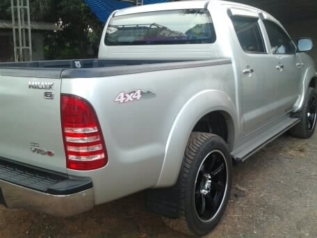 TOYOTA HILUX VIGO D4D Double Cab  3.0 MT 4WD ปี 2006 รถบ้านสวยจัดไม่เคยมีอุบัติเหตุหนัก คานหน้าหลังคาทุกชิ้นเดิมๆ ชุดแต่งเต็มเครื่องเสียง+ล้อแม็กขอบ 20 รวมทั้งอุปกรณ์ชุดเดิมอยู่ครบหมดเกือบ 2 แสนเจ้าของใช้รักษามาก ทะเบียนภาษีครบไม่ขาดพร้อมโอนครับ