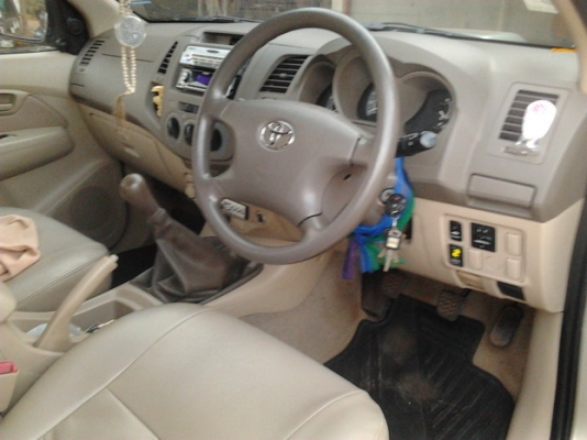 TOYOTA HILUX VIGO D4D Double Cab  3.0 MT 4WD ปี 2006 รถบ้านสวยจัดไม่เคยมีอุบัติเหตุหนัก คานหน้าหลังคาทุกชิ้นเดิมๆ ชุดแต่งเต็มเครื่องเสียง+ล้อแม็กขอบ 20 รวมทั้งอุปกรณ์ชุดเดิมอยู่ครบหมดเกือบ 2 แสนเจ้าของใช้รักษามาก ทะเบียนภาษีครบไม่ขาดพร้อมโอนครับ