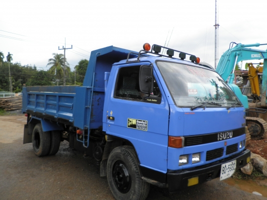 6ล้อดั้มISUZU NPR115เกียร์สั้นเปลี่ยนเครื่อง120ลงเล่มแล้ว