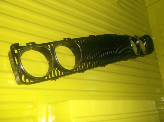 ขายกระจังหน้าแว่นดัทสัน 620 สภาพสวยๆไม่แตกไม่หัก  สี่ดำเงา  แว่นขัดเงาแจ่มๆคับพร้อมEMSคับ