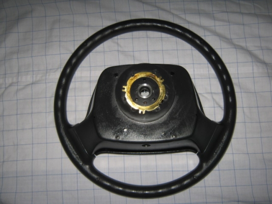 ขออนุญาตพี่เสือ ขายพวงมาลัยรถตู้สองอันครับ (อันแรกขายแล้ว เหลืออีกอันนึงครับ)