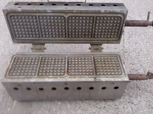 เตาทำขนมรังผึ้ง แบบ 4 ชิ้นต่อครั้ง ใช้แก็ส