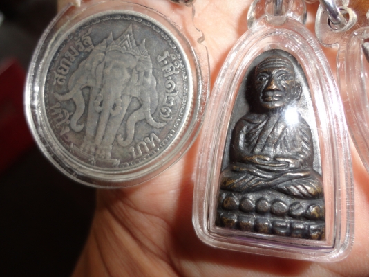 ฝากให้เช่าบูชาหลวงพ่อทวดวัดช้างให้และเหรียญ ร.5 แท้สนใจติดต่อโทร.088-745-4599