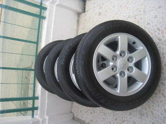 ขายล้อแม็กเดิม mitsubishi pajero 16"x7" 6/139 et38+ยางปี 10(081-3747940)