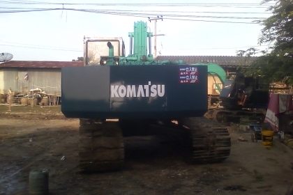 komatsu pc 200 รุ่น 3  สภาพพร้อมใช้งาน  มีเเอร์พร้อม