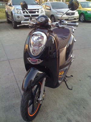 ขายด่วน Scoopy I มือแรก ปี 53 พร้อมแม็ก-ยางใหม่ สวยๆ ครับ