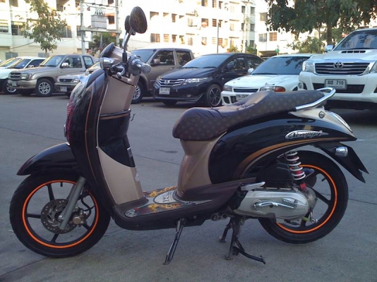 ขายด่วน Scoopy I มือแรก ปี 53 พร้อมแม็ก-ยางใหม่ สวยๆ ครับ