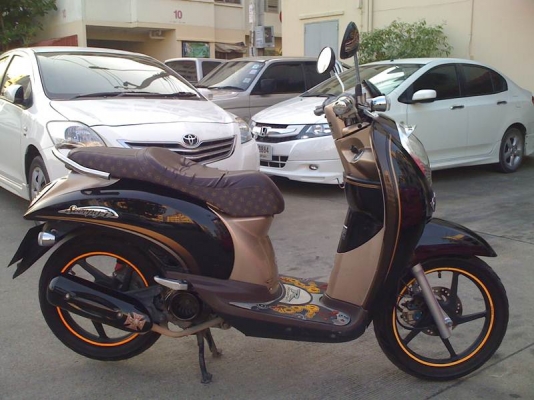 ขายด่วน Scoopy I มือแรก ปี 53 พร้อมแม็ก-ยางใหม่ สวยๆ ครับ