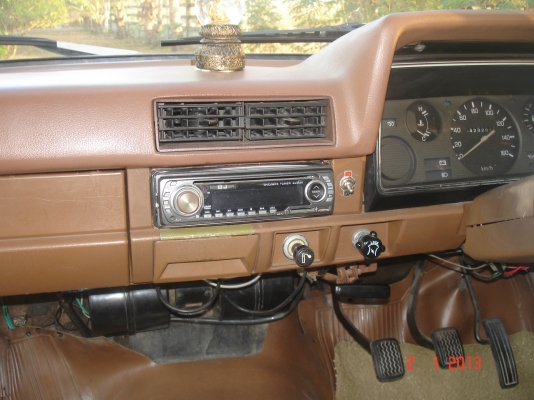 DATSUN 720 สี่ประตู