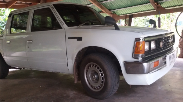 DATSUN 720 สี่ประตู