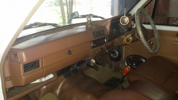 DATSUN 720 สี่ประตู