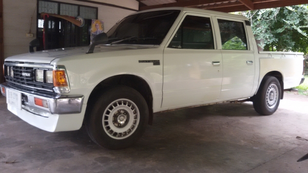 DATSUN 720 สี่ประตู