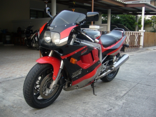 ขาย GSXR 1100 Slingshot หรือ แลก รถยนต์คลาสสิค