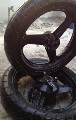 ลดไปเลยล้อแม็ค cb 400 1 คู่ พร้อม ปั้ม จาน เสตอ ถูกๆ