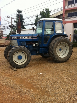 ขายรถไถ FORD 2 เพลา 8210 เก่านอก พร้อมทะเบียน 650,000 บาท สนใจติดต่อ : 089-5512032