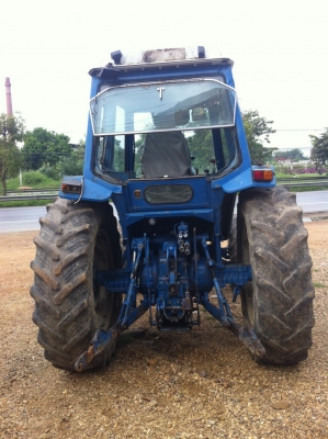 ขายรถไถ FORD 2 เพลา 8210 เก่านอก พร้อมทะเบียน 650,000 บาท สนใจติดต่อ : 089-5512032