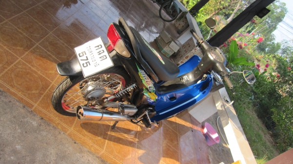 ลดๆๆๆ รับปีใหม่ครับขายเวฟ110สวยๆเดิมๆถุกๆครับ 12000บาท สภาพเดิมเครื่องดีไม่มีที่ติครับระบบไฟใช้ได้หมดครับไฟไมล์ไฟเกียขึ้นแตร์ ดังครับยางใหม่ดอกเต็มรถคนแก่ใช้...ใช้งานน้อยครับ ได้ไปราคานี้สุดคุ้มครับ ทะเบียน+ภาษีเต็มปี56พร้อมชุดโอนเรียบร้อยครับสนใจติดต่อ08