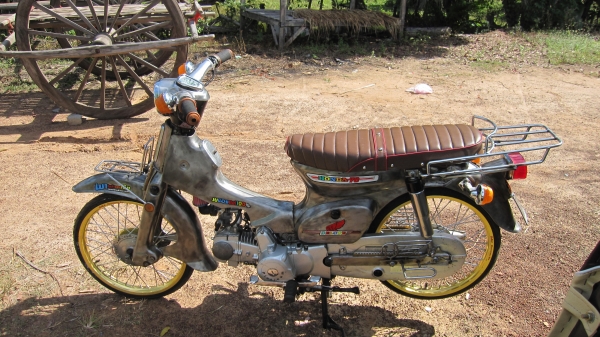 ด่วนๆลดๆราคาเหลือ23500บาทครับ จะเลิกเล่นแล้วครับไม่มีเวลาขี่ ขายชี70 งานตีเหล็กทั้งคันครับ วางเครื่องPlatinum 125 สตาร์มมือครับเครื่องใหม่แกะกล่องหายห่วง no-book ออกใบซื้อขายให้ครับ รถสภาพเต็มร้อยครับยางหน้าหลังนอกในใหม่หมดครับโซ่สเตอร์แบตเตอรี่ใหม่