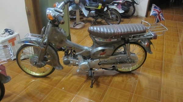 ด่วนๆลดๆราคาเหลือ23500บาทครับ จะเลิกเล่นแล้วครับไม่มีเวลาขี่ ขายชี70 งานตีเหล็กทั้งคันครับ วางเครื่องPlatinum 125 สตาร์มมือครับเครื่องใหม่แกะกล่องหายห่วง no-book ออกใบซื้อขายให้ครับ รถสภาพเต็มร้อยครับยางหน้าหลังนอกในใหม่หมดครับโซ่สเตอร์แบตเตอรี่ใหม่